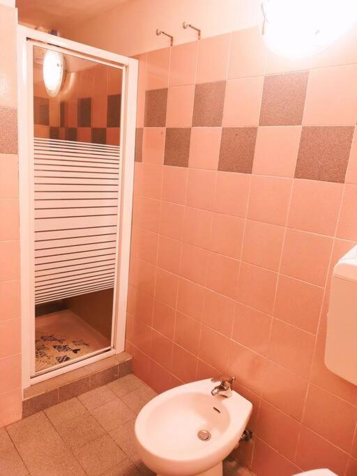 شقة Cute Little Flat With View, 20 Mins To Bgy Airport Pradalunga المظهر الخارجي الصورة